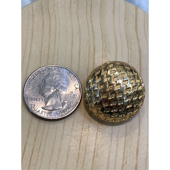 Gold Basketweave Clip Earrings #fashion jewelry #clip earrings - Picture 3 of 3
